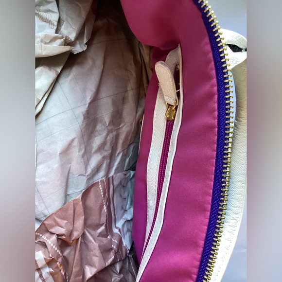 Adrienne Vittadini Diamond quilted travel bag - Picture 9 of 10